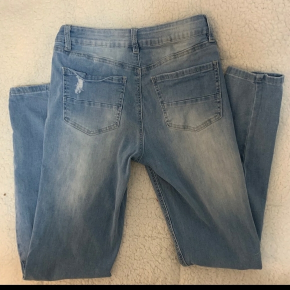 🦄 - Picture 2 of 5